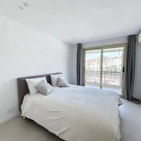Apartment Modern 2 Bedroom In The Heart Of