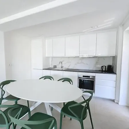 Apartment Modern 2 Bedroom In The Heart Of Cannes
