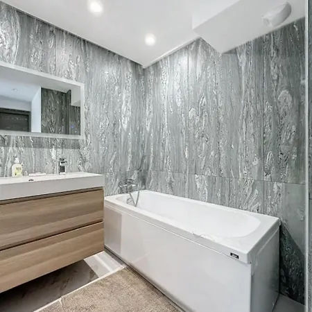 Apartment Modern 2 Bedroom In The Heart Of Cannes